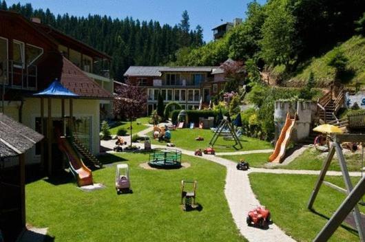 Smileys Kinderhotel Trebesing Bagian luar foto